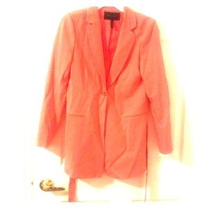 Long beautiful blazer. It’s really coral